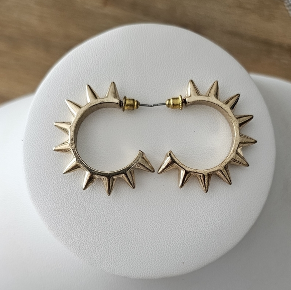 Vintage & Unique Gold Tone Hoop Earrings. - Picture 6 of 7